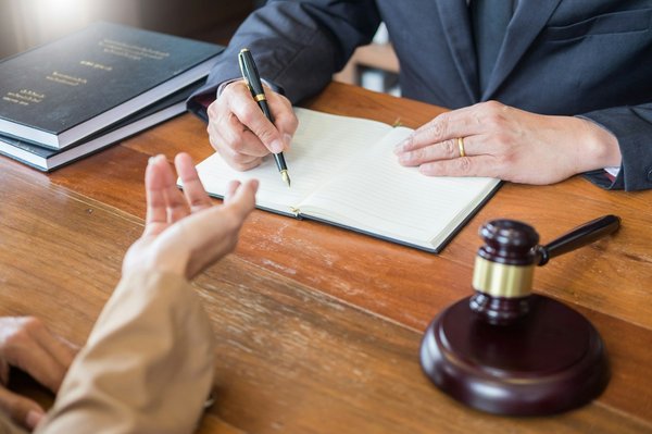 L'importance d'un avocat spécialisé pour les jeux en ligne